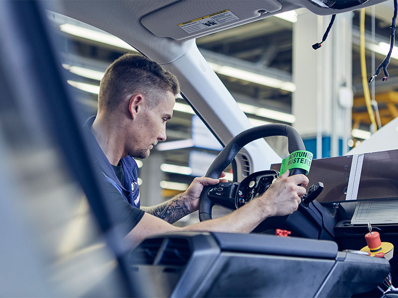 نظرة على مركز الأبحاث والابتكار: المصنع التجريبي الخاص بـ BMW المعتمد لتصنيع النموذج الأولي لطراز BMW iNEXT